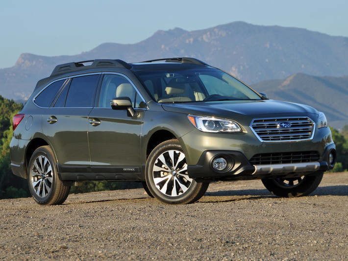 Có rất nhiều thay đổi ở chiếc Subaru Outback 2015 so với phiên bản cũ. Dù kích thước tổng thể của chiếc xe không tăng nhiều, nhưng nội thất của chiếc xe đã được mở rộng đáng kể. Ngoài ra, Subaru Outback 2015 cũng được đánh giá cao ở khả năng tiết kiệm nhiên liệu (9,4 lít xăng/100 km đường phố và 7,1 lít xăng/100 km đường cao tốc).