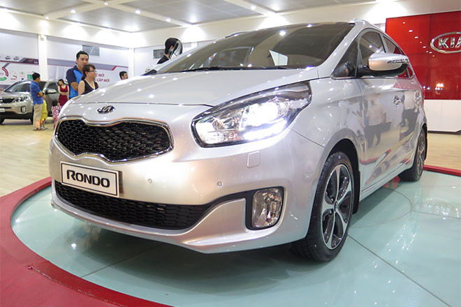 Mẫu xe này sẽ đối đầu trực tiếp với Toyota Innova trong phân khúc MPV 7 chỗ vốn bị đại diện Nhật Bản thống trị nhiều năm nay. Rondo sở hữu thiết kế hiện đại với những đường nét cá tính và gọn gàng.