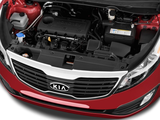 2015 Kia Sportage được trang bị động cơ 2.4L 4 xi-lanh cho công suất 182 mã lực kết hợp cùng hộp số tự động 6 cấp.