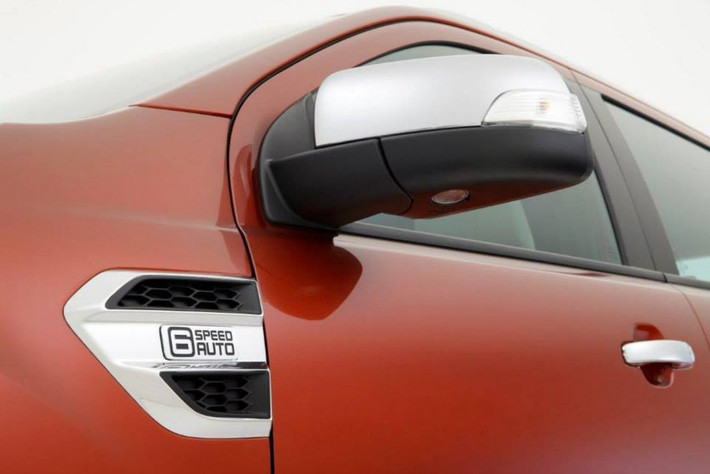 Tuy nhiên, nhiều khả năng mẫu SUV này sẽ được trang bị động cơ diesel tăng áp 2.2 và 3.2 lít, 5 xi-lanh với hai tùy chọn dẫn động một cầu hoặc 2 cầu và hộp số sàn hoặc tự động 6 cấp.