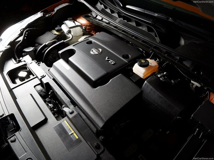 Mẫu xe sử dụng động cơ DOHC V6 3.5L có công suất lên đến 260 mã lực và mô-men xoắn cực đại 325Nm. Xe được trang bị hợp số Xtronic mới, giúp cải thiện khả năng phản ứng anh nhạy của xe và giúp xe vận hành êm ái hơn. Hộp số này tích hợp công nghệ D-Step Logic tạo cảm giác chuyển cấp số truyền thống, mang lại cảm giác lái thể thao.