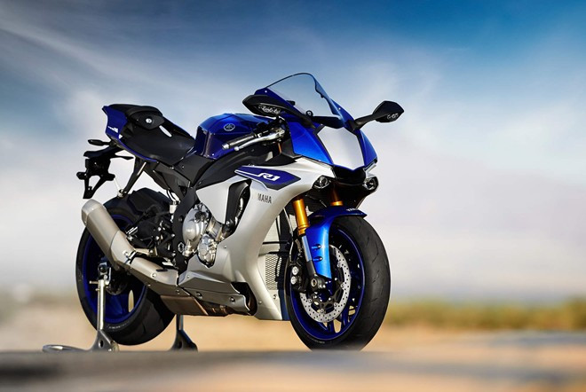 Siêu mô tô Yamaha R1 2015 được thiết kế lại gần như toàn bộ so với thế hệ trước đó. R1 nhận được 14% lượt bình chọn từ khách tham quan. Cung cấp sức mạnh cho xe là khối động cơ 4 thì, 4 xi-lanh thẳng hàng 998 phân khối, 16 van, DOHC, làm mát bằng dung dịch, công suất 200 mã lực.