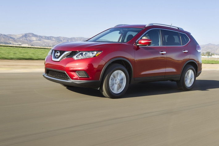 Nissan Rogue là một trong những mẫu SUV nhỏ gọn có giá cả phải chăng nhất tại Mỹ (từ 22.790 USD). Chiếc xe này có thể chở tới 7 người trong trường hợp bạn tùy chọn thêm hàng ghế thứ 3. Chiếc xe có tính năng giải trí NissanConnect, hệ thống định vị, tính năng kết nối thông minh với điện thoại…
