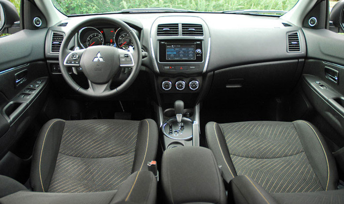 Chiều dài và chiều rộng tổng thể của xe nhỏ hơn hầu hết các đối thủ như Honda CR-V, Mazda CX-5 và Hyundai Tucson nhưng chiều dài cơ sở tương đương nên không gian nội thất gần như không có sự khác biệt.