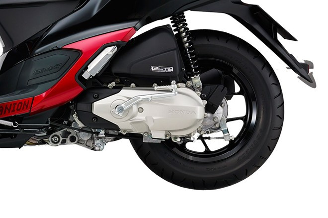 Honda Moove có 3 màu, được bán với giá 49.700 bath, tương đương khoảng 1.515 USD.