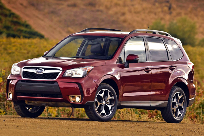 Subaru Forester được đánh giá cao nhờ có khoang hành lý rất rộng rãi, cùng hàng ghế sau thoải mái. Chiếc xe cũng được đánh giá cao ở khả năng vận hành, khả năng tiết kiệm nhiên liệu, cùng hộp số tay và hệ thống truyền động bốn bánh. Dù không phải là một chiếc xe thể thao, nhưng Subaru Forester có hiệu suất vận hành tốt, mang tới sự thoải mái cao cho những người ngồi trên xe.