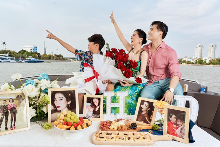 Sau ly hôn, Lệ Quyên vẫn dành nhiều thời gian bên con trai, thường đưa con đi chơi, tặng quà, tổ chức sinh nhật... Mối quan hệ giữa Lâm Bảo Châu và con trai Lệ Quyên khá tốt đẹp.
