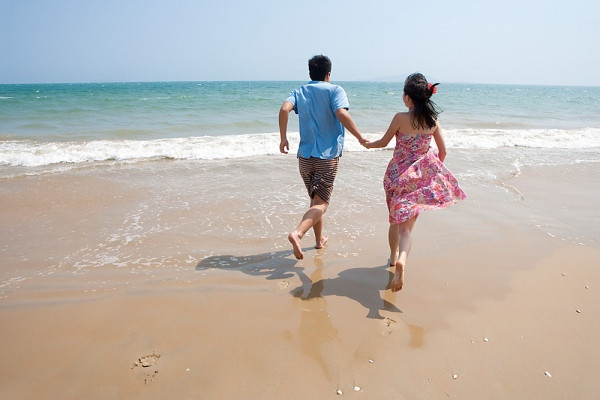 Cố gắng thay đổi chàng: Nhiều phụ nữ nghĩ họ đang giúp đỡ người yêu của mình bằng cách cố gắng thay đổi những thói quen mà họ nghĩ là xấu và không có lợi cho người ấy. Cố gắng đó thật ra chỉ làm xấu đi mối quan hệ giữa hai người. Đàn ông có thể rút ra kinh nghiệm sau một vài tình huống, nhưng nếu bạn nghĩ bạn có thể thay đổi hoàn toàn chàng thì bạn thật sai lầm.