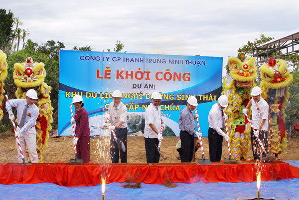 Khu nghỉ dưỡng Núi Chúa (Ninh Thuận), 35 triệu USD: Ngày 15/9 vừa qua, Công ty cổ phần Thành Trung Ninh Thuận đã khởi công xây dựng dự án rộng 90,5 ha. Dự án bao gồm 168 biệt thự cao cấp, 1 nhà hàng trung tâm, 1 nhà hàng đặc sản địa phương, 4 quầy bar, 6 bể bơi lớn và 1 khu trung tâm spa. Riêng mỗi biệt thự đều được xây dựng và trang bị nội thất đẳng cấp quốc tế 5 sao, có bể bơi riêng, có lầu vọng cảnh, sân phơi nắng. Dự án dự kiến hoàn thành trong năm 2015.