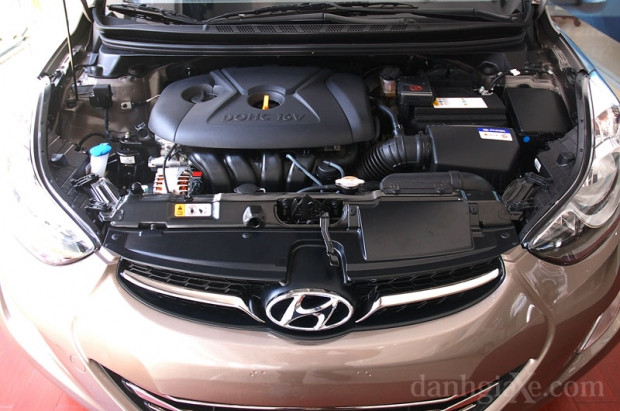 Xe sở hữu động cơ 4 xi-lanh dung tích 1,8 lít D-CVVT công suất 150 mã lực tại vòng tua 6.500 vòng/phút, mô-men xoắn cực đại 182 Nm ở 4.700 vòng/phút. Hộp số tự động 6 cấp hoặc số sàn 6 cấp.