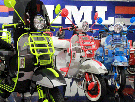 Hãng LML của Ấn Độ từng bắt tay với Piaggio để sản xuất các mẫu xe Vespa được Piaggio nhượng bản quyền. Dòng Star với kiểu dáng tương tự Vespa PX là một trong những sản phẩm nổi bật của sự liên kết này. Đây được xem là mẫu xe Vespa màu mè nhất.