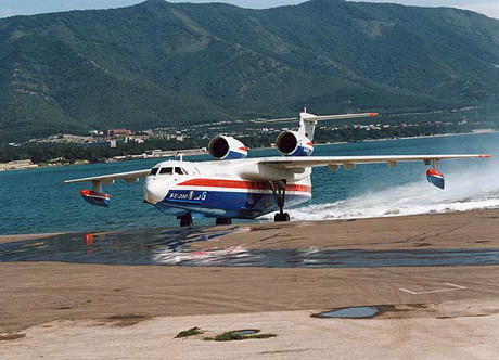 Be-200 nổi tiếng là thủy phi cơ "độc nhất vô nhị" của Nga. Loại máy bay này có những tính năng ưu việt, có thể thực hiện tốt nhiều nhiệm vụ từ do thám hàng hải, cứu hộ và chữa cháy, cho đến thực hiện các chuyến bay thương mại. Mới đây, các chuyên gia hàng đầu trong ngành công nghiệp quốc phòng Nga tuyên bố: "Thủy phi cơ Be-200 phù hợp với đường biển dài và cơ sở hạ tầng mặt đất còn chưa phát triển như ở Việt Nam".