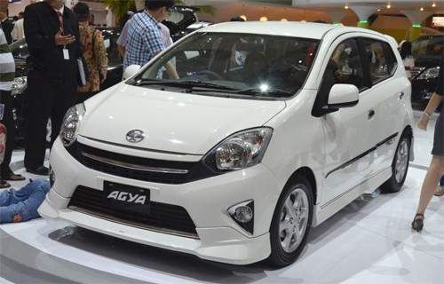 Hãng Toyota cũng vừa tung ra thị trường mẫu xe giá rẻ có tên gọi Agya với mức giá khởi điểm 8.700 USD. Toyota Agya sử dụng động cơ 1 lít với 3 xi-lanh dung tích 997 phân khối. Công suất xe 65 mã lực tại vòng tua máy 6.000 vòng/phút và mô-men xoắn 87 Nm tại vòng tua 3.600 vòng/phút. Trọng lượng xe 740 kg. Tùy chọn hộp số sàn 5 cấp hoặc tự động 4 cấp.