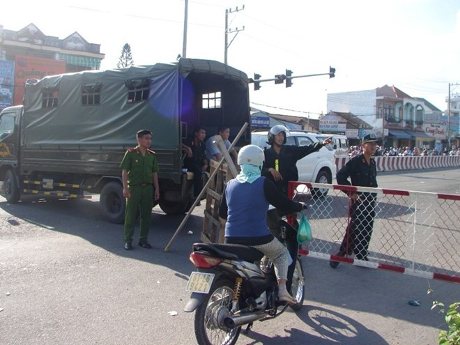 Do bên trong Đại Nam quá tải nên lực lượng chức năng không cho các xe buýt chạy vào bên trong mà đón xe khách ở cách Đại Nam khoảng 2km về hướng thành phố mới Bình Dương nhằm giảm tải cho đại lộ Bình Dương.