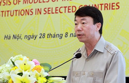 7. Có tình trạng hối lộ bằng tình dục ở Việt Nam. Trao đổi với báo chí tại hội thảo “Hoàn thiện các quy định về tội hối lộ trong Bộ luật hình sự năm 1999” do Ban Nội chính Trung ương tổ chức sáng 29/10 tại Hà Nội, ông Nguyễn Doãn Khánh, Phó trưởng Ban Nội chính Trung ương, cho biết hiện nay ở VN chắc chắn có tình trạng hối lộ bằng tình dục cho các quan chức. "Những điều này cần phải được nghiên cứu đưa vào dự thảo Bộ luật hình sự sửa đổi trong thời gian tới”, ông Khánh đề nghị.