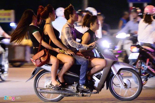 Kẹp 4, kẹp 5 vượt đèn đỏ, chạy với tốc độ trên 60km/h trong nội đô.