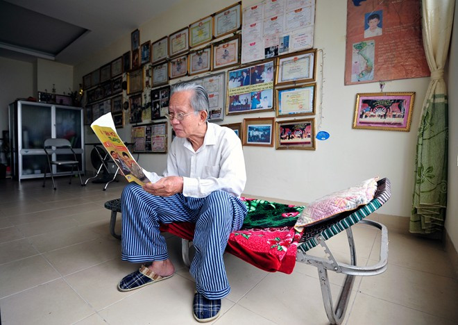 Ngoài ra hàng loạt các mô hình khác như sản phẩm học Toán thông minh, Đồ dùng học tập bằng ảnh động, Hệ mặt trời và hành tinh... của Hoàng Thân đều được ông hướng dẫn Hoàng Thân và đạt giải thưởng cấp quốc gia.