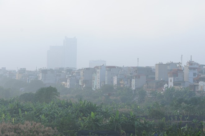 Những ngôi nhà ven sông tại phường Phúc Tân, quận Hoàn Kiếm.