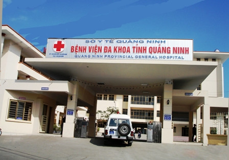4. Bé trai 5 tháng tuổi chết bất thường ở bệnh viện Quảng Ninh. Ngày 20/10, bé trai Nguyễn Trung Kiên, 5 tháng tuổi (trú tại trú tại tổ 7, khu 3, phường Hà Lầm, TP. Hạ Long) vào khám và nhập Bệnh viện Đa khoa tỉnh Quảng Ninh với chẩn đoán mắc bệnh sốt phát ban. Nhưng chỉ sau 4 ngày điều trị tại đây, bé Kiến đã đột ngột tử vong. Sau đó, gia đình nhận được kết luận của bệnh viện nguyên nhân do suy tim, suy hô hấp… Bức xúc trước cái chết bất thường của cháu bé, gia đình đã yêu cầu cơ quan Công an vào cuộc nhằm làm rõ nguyên nhân và trách nhiệm từ phía Bệnh viện Đa Khoa Quảng Ninh.