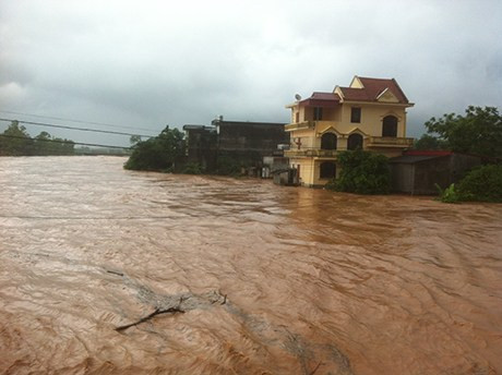 6. Vỡ đập, một thị trấn ở Quảng Ninh chìm trong biển nước. Khoảng 7h sáng 30/10, nhiều khu vực nội thị của thị trấn Đầm Hà (huyện Đầm Hà - Quảng Ninh) đã bị ngập trong biển nước do tràn đập ở xã Quảng Lợi (huyện Đầm Hà).