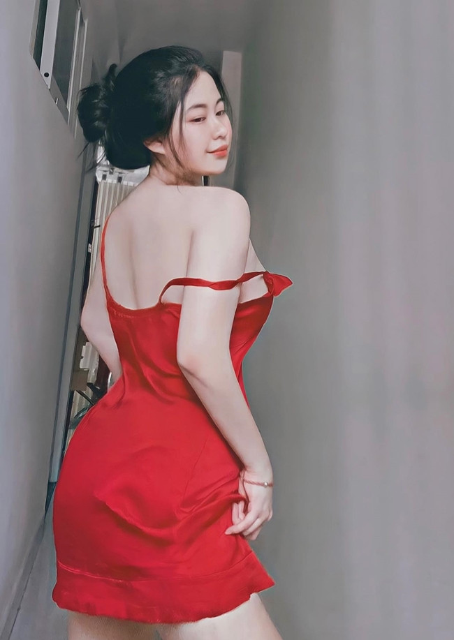 Cô nói: "Mình đam mê thời trang và làm đẹp. Bản thân mình thuộc kiểu mẫu tròn trịa nên càng phải chú ý ăn mặc để thể hiện ưu điểm và che đi khuyết điểm".