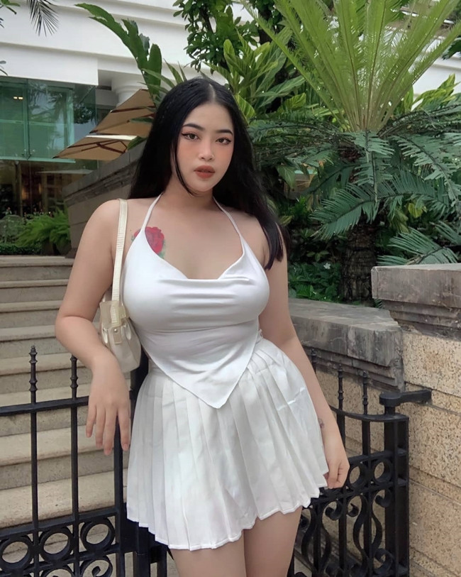 Midy Trinh cũng là cô nàng mũm mĩm có phong cách thời trang ấn tượng được cộng đồng mạng biết tới.