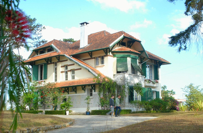 Công ty này đã bỏ ra hơn 200 tỷ đồng để trùng tu, tạo thành một khu Resort cổ kính mang đặc phong cách Châu Âu giữa lòng Đà Lạt.