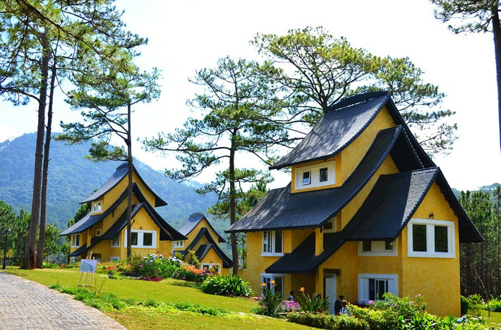 Đây là kiến trúc hoàn toàn mới lạ, lần đầu tiên xuất hiện tại Đà Lạt. Nó góp phần làm đa dạng tổng thể kiến trúc vốn đã nhiều màu sắc ở đây.