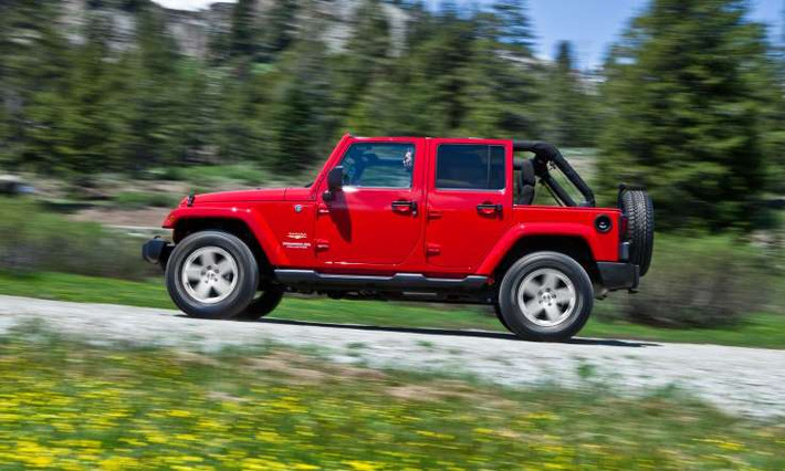 Trải qua suốt 7 thập kỷ, Jeep Wrangler vẫn được đánh giá là phương tiện off-road tốt nhất. Jeep Wrangler 2014 vẫn giữ được những tính năng cơ bản của mẫu ban đầu cùng nhiều cải tiến mới như động cơ Pentastar V6 dung tích 3,6 lít công suất 280 mã lực cùng hộp số cơ 6 cấp hoặc hộp số tự động 5 cấp.