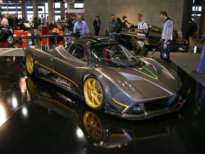 Hoặc Pagani Zonda R.