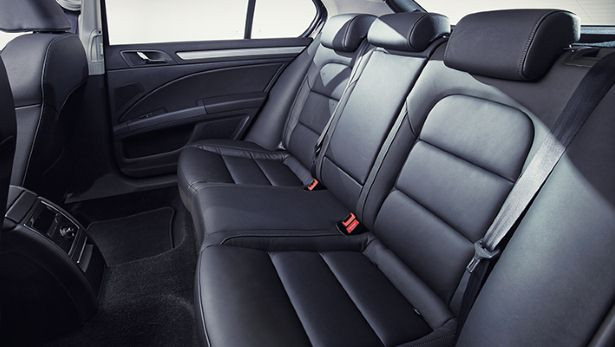 Dòng xe Skoda Superb cũng xuất hiện tại một số thị trường nước ngoài như Hàn Quốc, Trung Quốc và Nhật Bản, nhưng dòng xe này khó cạnh tranh tại thị trường Anh.