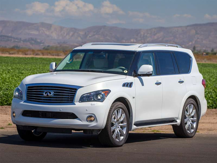 Infiniti QX80 sở hữu động cơ V8 dung tích 5.6L cho công suất 400 mã lực cùng hộp số tự động 7 cấp độ. Các tiện ích của xe bao gồm hệ thống ABS, hệ thống dẫn đường, túi khí dành cho người lái và khách ghế trước, vành nhôm 20 inch.