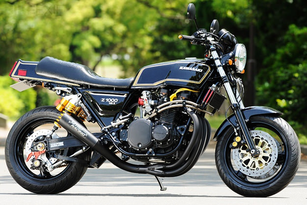 Kawasaki KZ1000 nguyên bản mang phong cách Naked có phần khô cứng hơn phiên bản độ.