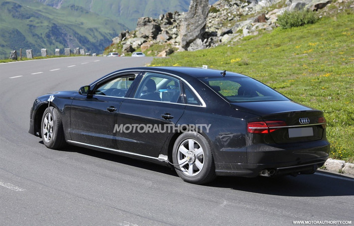 Đuôi xe hoàn toàn khác so với với những "người anh em" Audi A8 đang có mặt trên thị trường. Về động cơ, xe dự kiến sẽ sử dụng động cơ 4 xi-lanh V6 hoặc V8 hybrid hoặc thuần xăng tùy theo lựa chọn của người tiêu dùng.