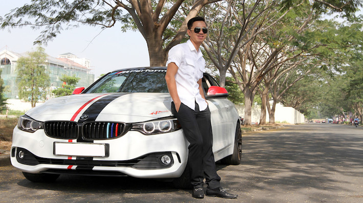 Anh Lý Hồng Chương bên cạnh chiếc BMW 428i nguyên bản. Là một tay chơi BMW đẳng cấp, anh luôn biết cách thể hiện đam mê của mình qua mỗi dòng xe anh từng sở hữu. Ảnh: Otosaigon.