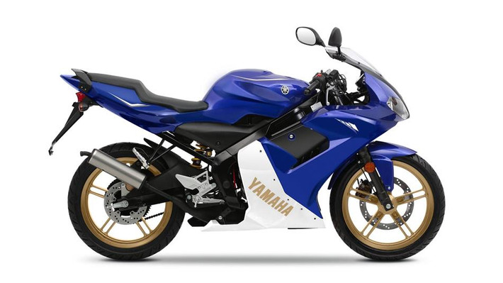 Nếu muốn trải nghiệm cảm giác mạnh trên lưng xe máy, TZR50 là một sự lựa chọn hoàn hảo. TZR50 được thiết kế phù hợp với địa hình đông đúc tại Việt Nam với đuôi sau ngắn, thân nhỏ kết hợp cùng động cơ 2 thì 50 cc.