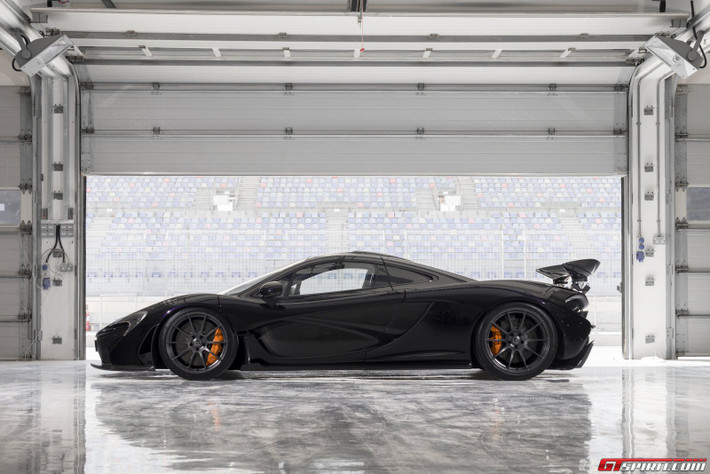 Xe kế thừa những thiết kế ưu việt của McLaren P1 cùng với nhiều cải tiến đặc biệt dành cho khách hàng. Tuy nhiên, để mua được dòng xe mới, hãng yêu cầu khách hàng phải từng sở hữu 1 chiếc P1 của hãng.