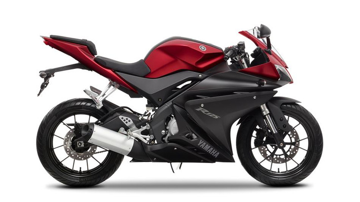 YZF- R125 trang bị động cơ 4 xi-lanh SOHC dung tích 124 cc. Dung tích bình xăng lên tới 11,5 lít phù hợp với các chuyến đi chơi xa liên tục mà không cần tiếp thêm nhiên liệu.