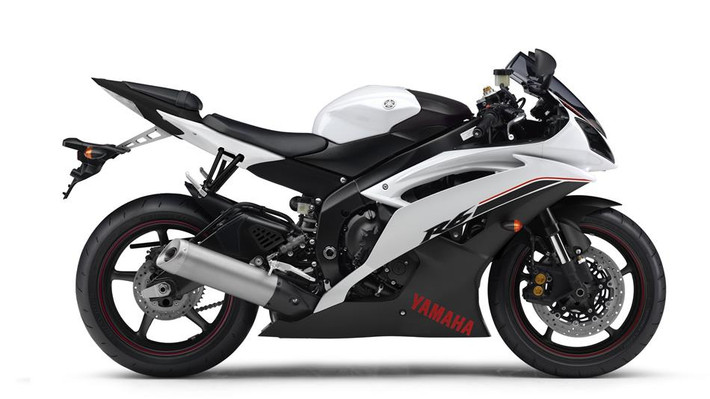 YZF-R6 là phiên bản nâng cấp của YZF-R1. Xe kế thừa những tinh túy của "người anh em" và kết hợp với động cơ 4 xi-lanh DOHC nhằm nâng cao hiệu suất sử dụng.