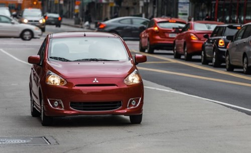Mitsubishi Mirage DE là mẫu xe cỡ nhỏ nhưng được trang bị động cơ mạnh mẽ giúp xe tăng tốc lên 100 km/h chỉ trong 10 giây. Mẫu xe xứng đáng với số tiền bỏ ra là 13.700 USD.