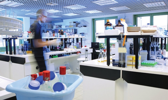 Các hoạt động y tế ở Luxembourg được đầu tư khá mạnh mẽ nhằm đảm bảo sức khỏe cho người dân. Chi phí để người dân chi trả để khám chữa bệnh tại Luxembourg cao hơn Mỹ 17% và cao hơn Việt Nam đến 91%.