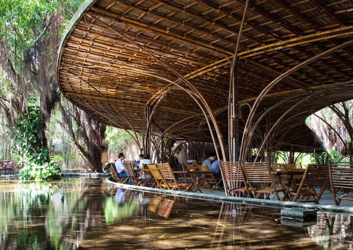 Quán cafe wNw tại Bình Dương do kiến trúc sư nổi tiếng Võ Trọng Trí thiết kế đã được nhiếp ảnh gia kiêm kỹ sư Hiroyuki Oki đặc biệt thích thú và đánh giá cao.