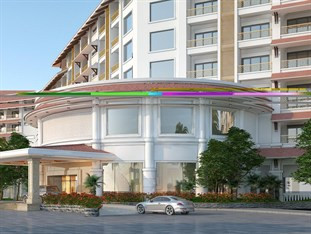 Khu khách sạn có quy mô 750 phòng tiện nghi, gồm 2 khối nhà cao 7 tầng được thiết kế theo hình vòng cung ôm lấy khu hồ bơi và khu biệt thự.