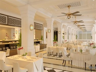Ngoài khách sạn 5 sao đẳng cấp, Vinpearl Resort Phú Quốc còn trang bị cơ sở hạ tầng tiện nghi với hệ thống nhà hàng sang trọng phục vụ các món ăn Âu-Á.