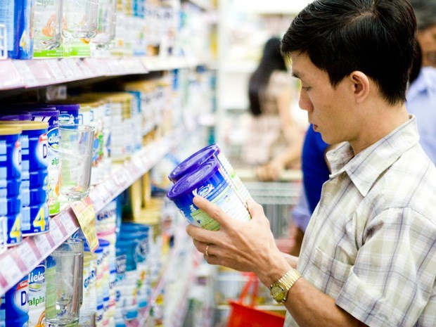 Trước đó, nhiều hãng sữa đã tiến hành thống kê các sản phẩm sữa trong danh mục áp trần giá sữa và thông báo mức giá mới tới các cửa hàng. Nhiều cửa hàng đã giảm giá bán sữa trước ngày quy định giá trần, có cửa hàng còn giảm giá bán lẻ trước thời hạn quy định (áp dụng từ 20/6).