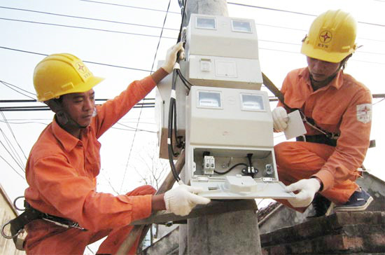 Trong bảng giá cho điện sinh hoạt, khi khách hàng sử dụng từ 301 - 400 kWh thì mức tính từ ngày 1/6 chỉ bằng 154% giá điện bình quân, giảm so với tỉ lệ 155% như hiện nay. Từ trên 401 kWh trở lên, giá điện sinh hoạt vẫn là 159%.