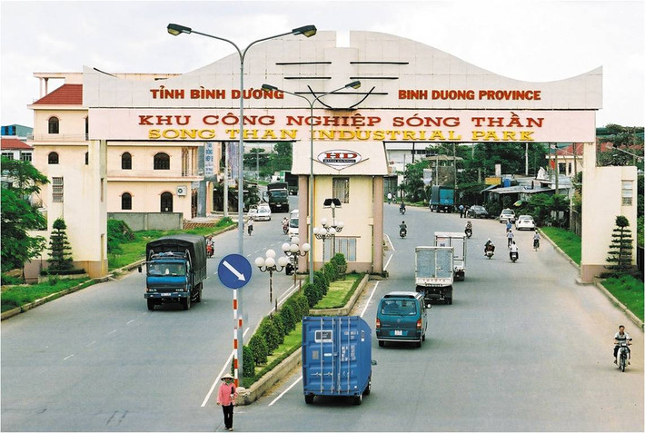 10 năm trước đây, Bình Dương là vùng đất vốn không màu mỡ với những cây trồng năng suất thấp, những vụ mùa bấp bênh. Hiện nay, tỉnh đã trở thành khu liên hợp công nghiệp - dịch vụ - đô thị kiểu mẫu. Theo quy hoạch, đến năm 2020, Bình Dương sẽ trở thành một trong những trung tâm công nghiệp lớn trong vùng với giá trị sản xuất công nghiệp tăng 16,1%/năm.
