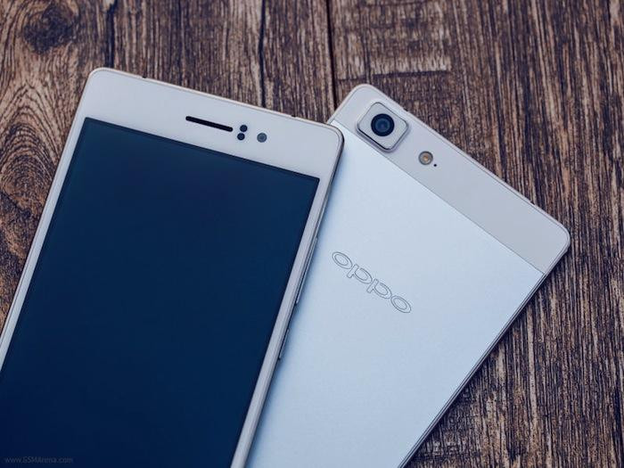 Oppo R5 có pin dung lượng 2000 mAh, với công nghệ sạc nhanh VOOC sạc 75% pin trong 30 phút và 100% pin trong vòng 1 tiếng, khá tiện ích.