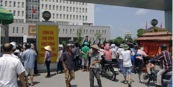 Nhằm gây áp lực với cơ quan chính quyền xem xét lại điều tra, ngày 15/5/2014, hàng trăm người dân phường Tiền Phong (Thái Bình) đã kéo chiếc xe, chở theo một chiếc quan tài (không có tử thi) đến trụ sở Công an tỉnh Thái Bình, yêu cầu xác nhận nạn nhân Đào Giang Nam (SN 1996) tử vong do tai nạn giao thông hay bị công an giao thông truy đuổi nên xảy ra tai nạn.
