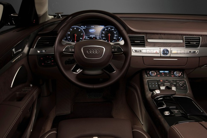 Nội thất của Audi A8 phiên bản mới rộng rãi hơn so với thế hệ cũ. Các ghế ngồi bọc da, ốp nội thất được bổ sung thêm màu nâu ánh bạc của gỗ dương và màu nâu vàng của gỗ tự nhiên.